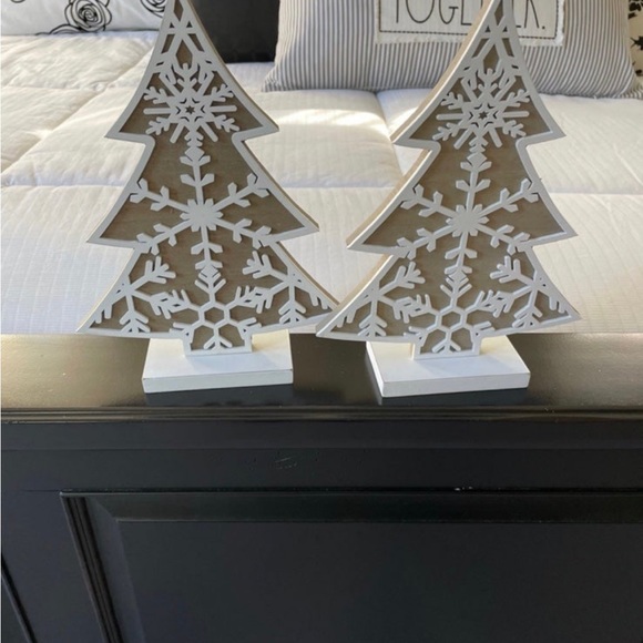 CHRISTMAS TREES QUILL & PAPER TAN/WHITE WOOD CHRISTMAS TREES NEW 2 - Picture 5 of 6
